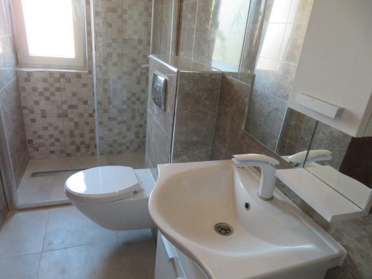 Vila Velvet Hotel Starigrad Paklenica Exterior photo