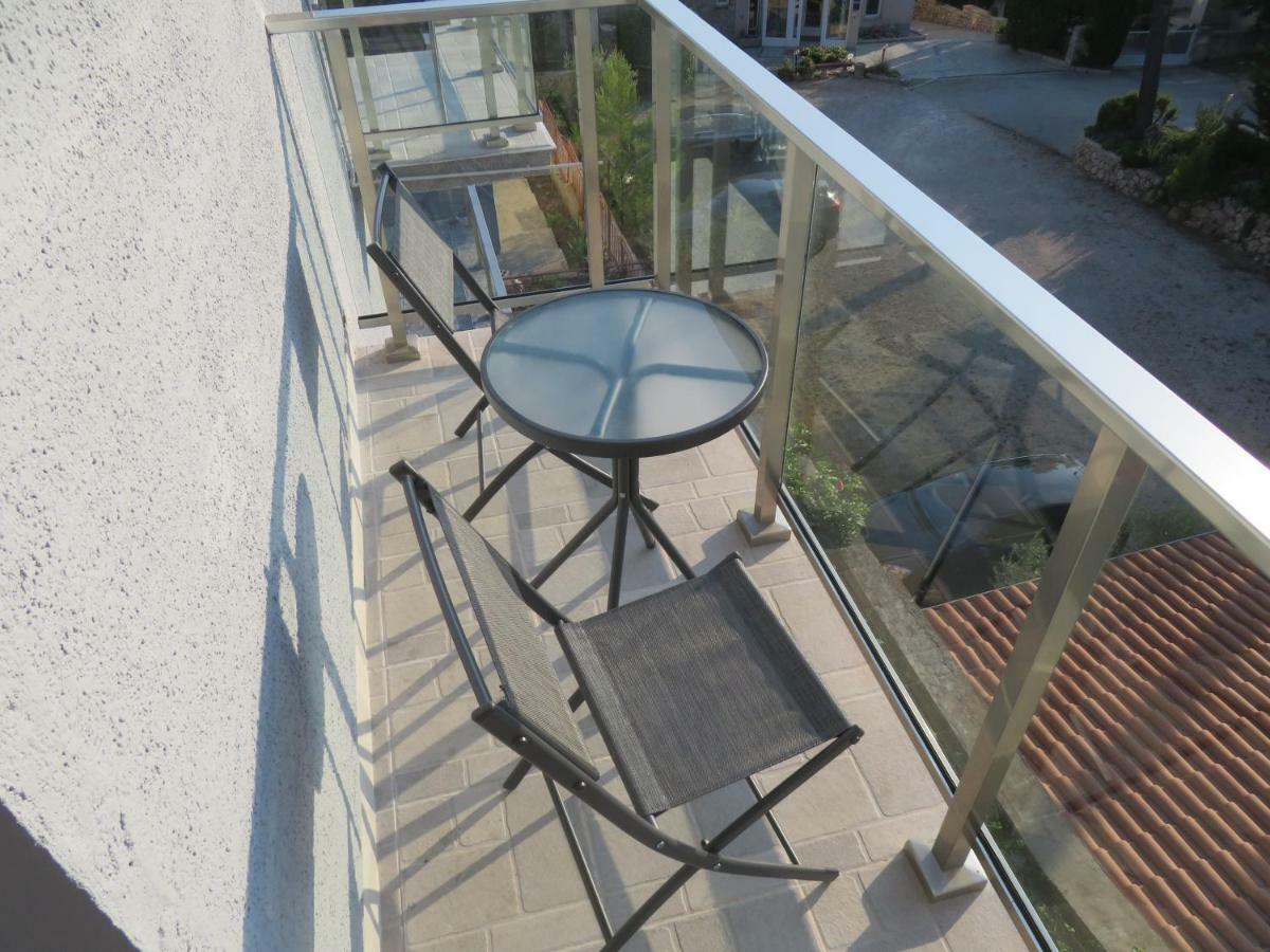 Vila Velvet Hotel Starigrad Paklenica Exterior photo
