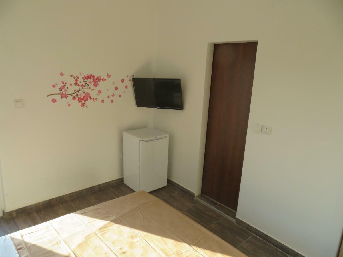 Vila Velvet Hotel Starigrad Paklenica Exterior photo